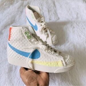 NIKE BLAZERS